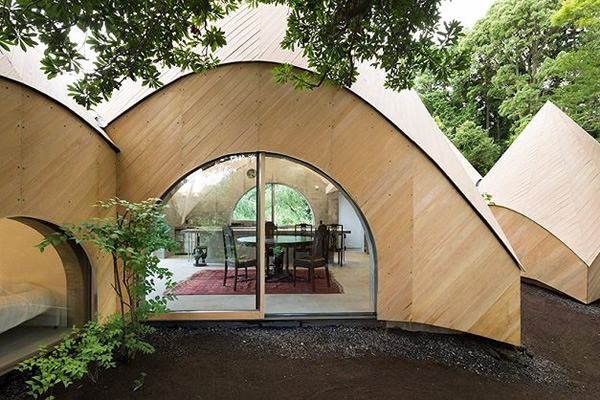 As incríveis casas de madeira para aposentados viverem em contato com a natureza no Japão
