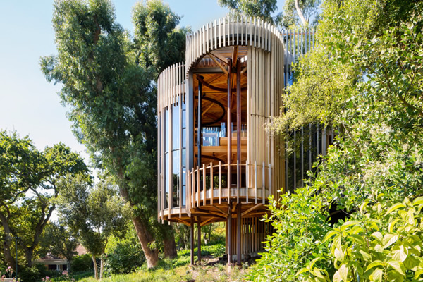 Casa circular e vertical inspirada pelas árvores